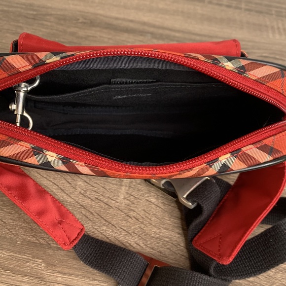 ❤️❤️Sold❤️❤️Burberry blue label canvas beltbag/body bag - Picture 9 of 16